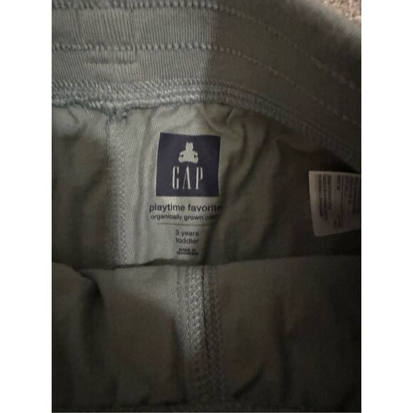 Boys 3T organic cotton shorts new without tags from Gap - Picture 2 of 3
